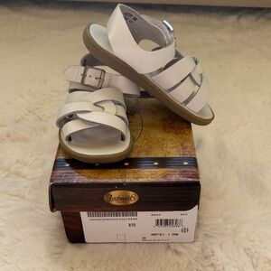 FootMates Wave Kids Sandals Sz 6